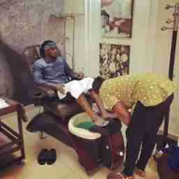 " Ladies! I Dey Una Headquarter, Una Gossip Centre ": Paul Okoye Shares Photo From The Salon